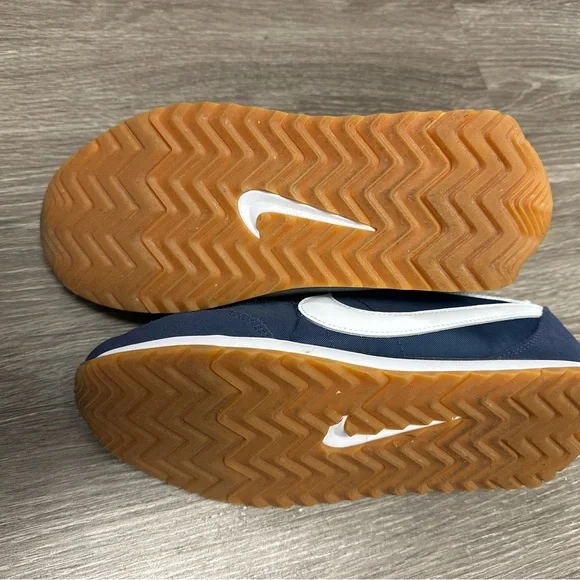 Nike Dark Blue and White Athletic Shoes - Picture 5 of 6